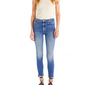 Mother Denim High Waisted Looker Ankle Fray in walking on coals wash. Size 32